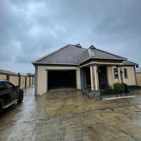 24-Hour Electricity An Entire Stylish 4-Bedroom Bungalow Akure Esterno foto